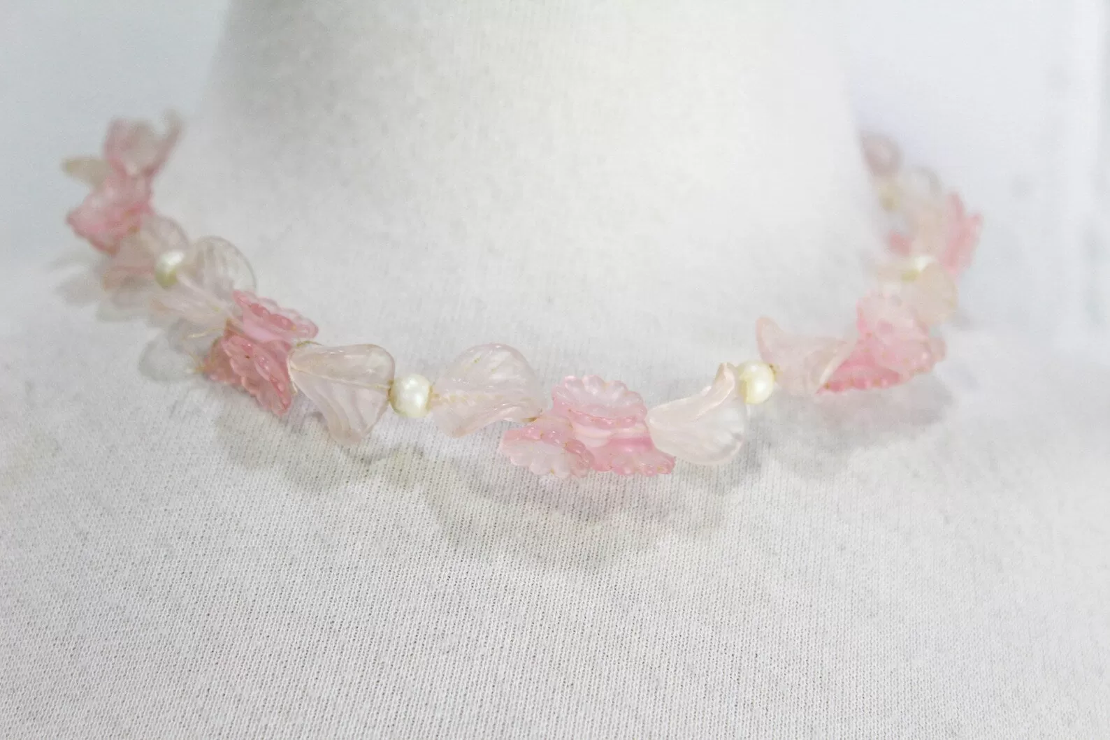 1980s Pale Pink Flower Necklace