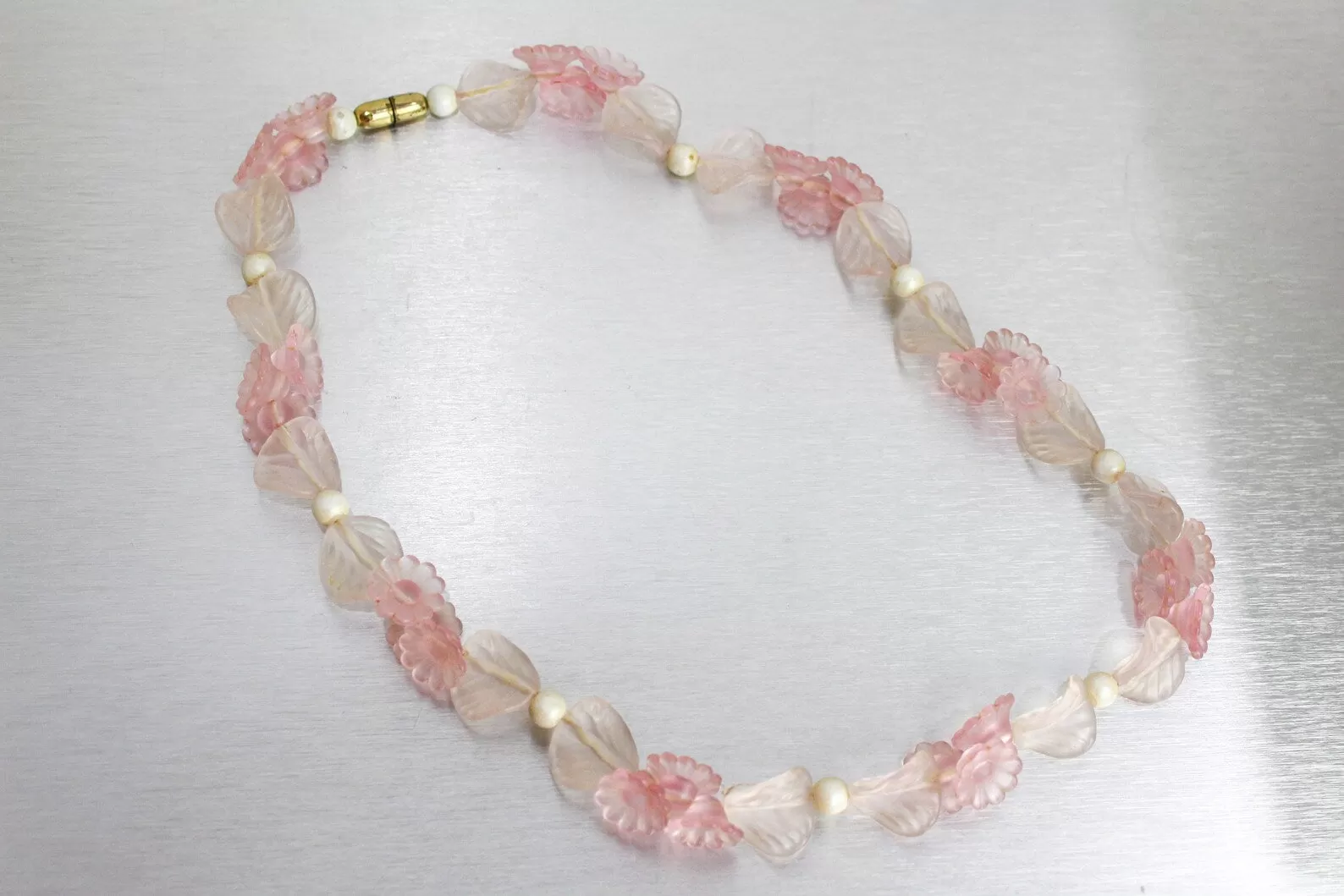 1980s Pale Pink Flower Necklace