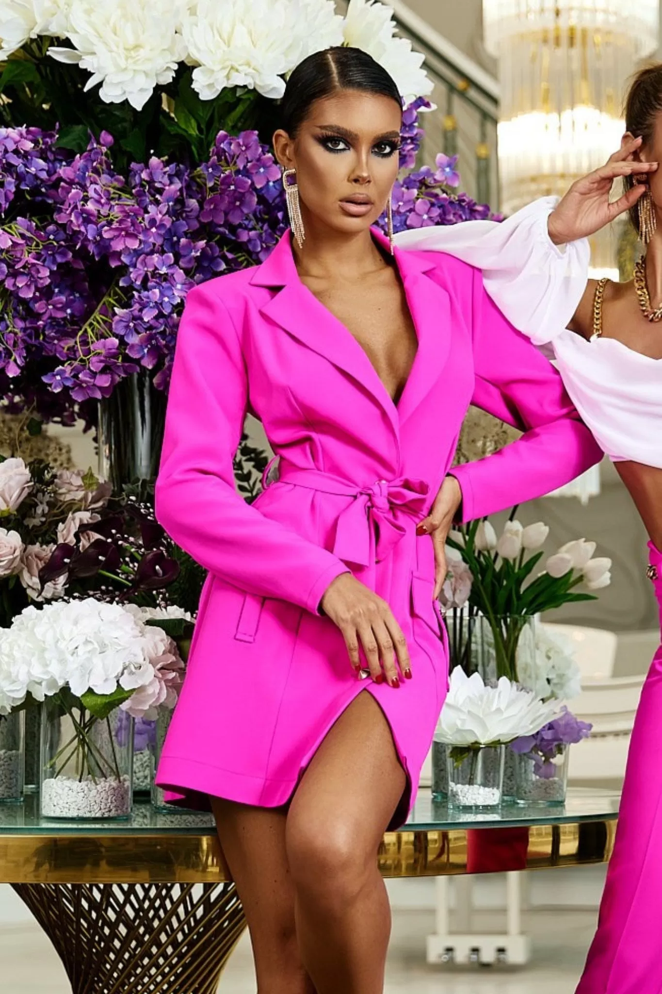 Abito blazer corto fucsia fluo Bby con cintura in tessuto e bottoni dorati