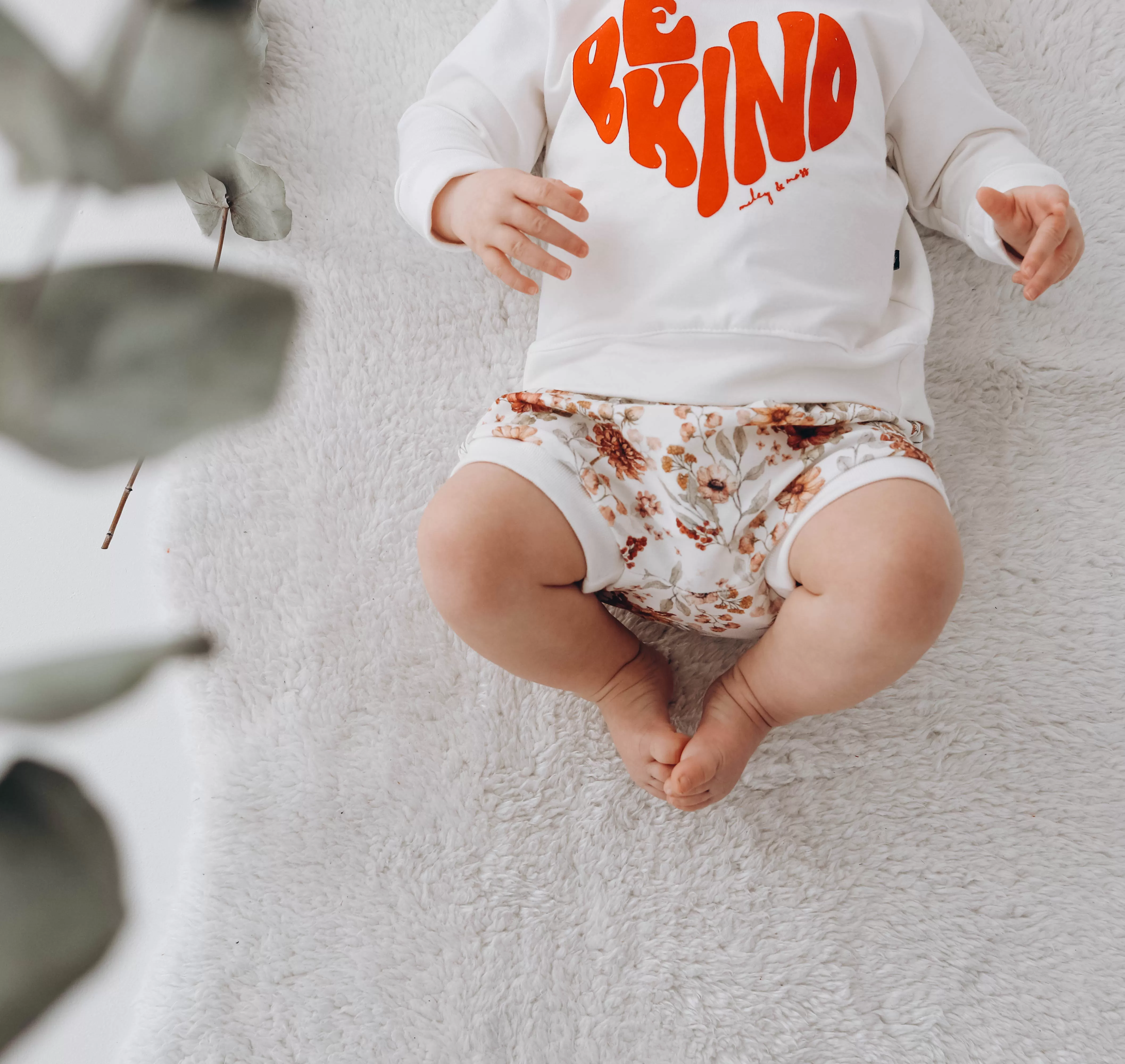 be kind sweatshirt last one! - 3-6 mths