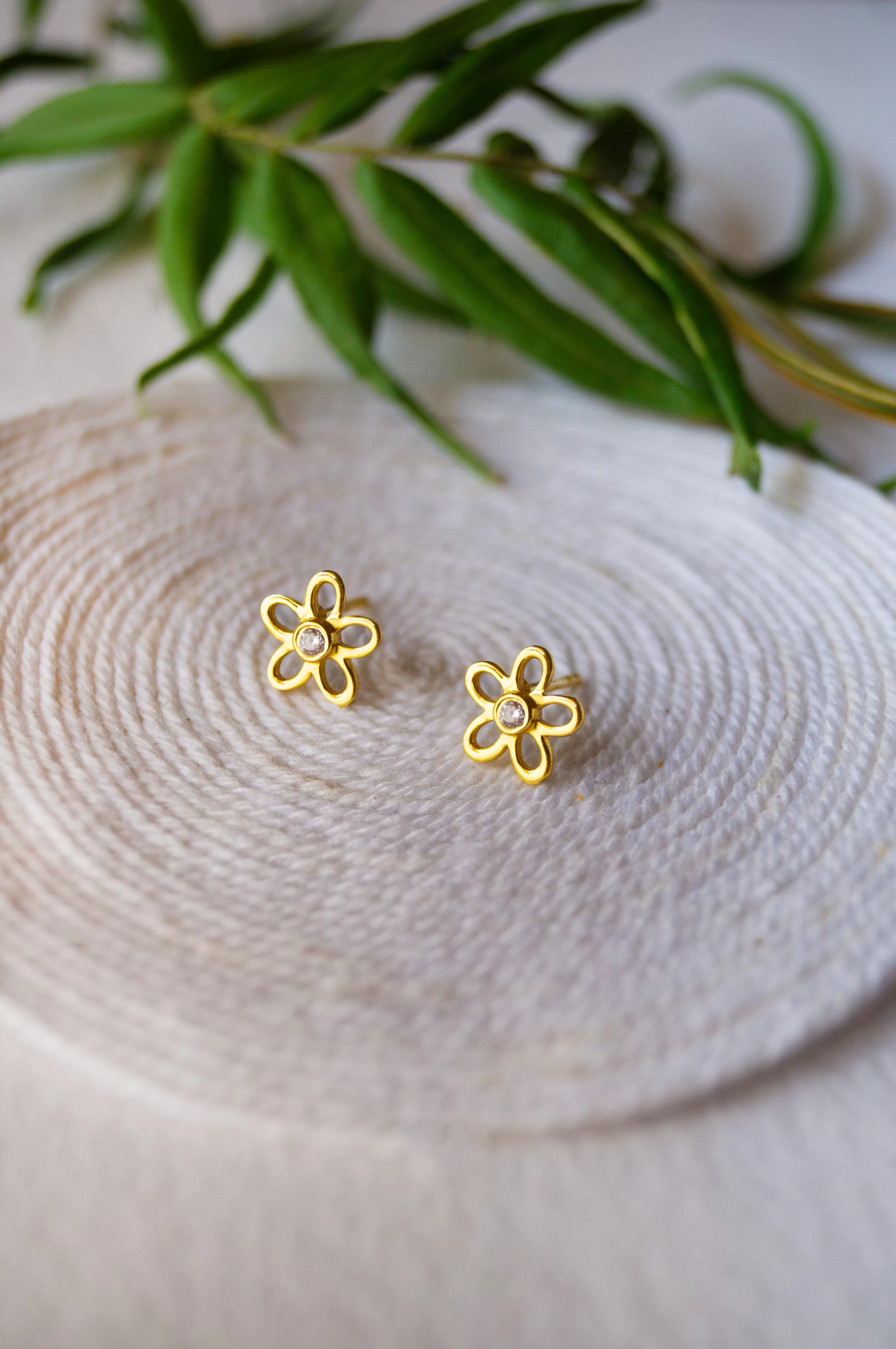 Charming Flower Sparkle Sterling Silver Stud Earrings