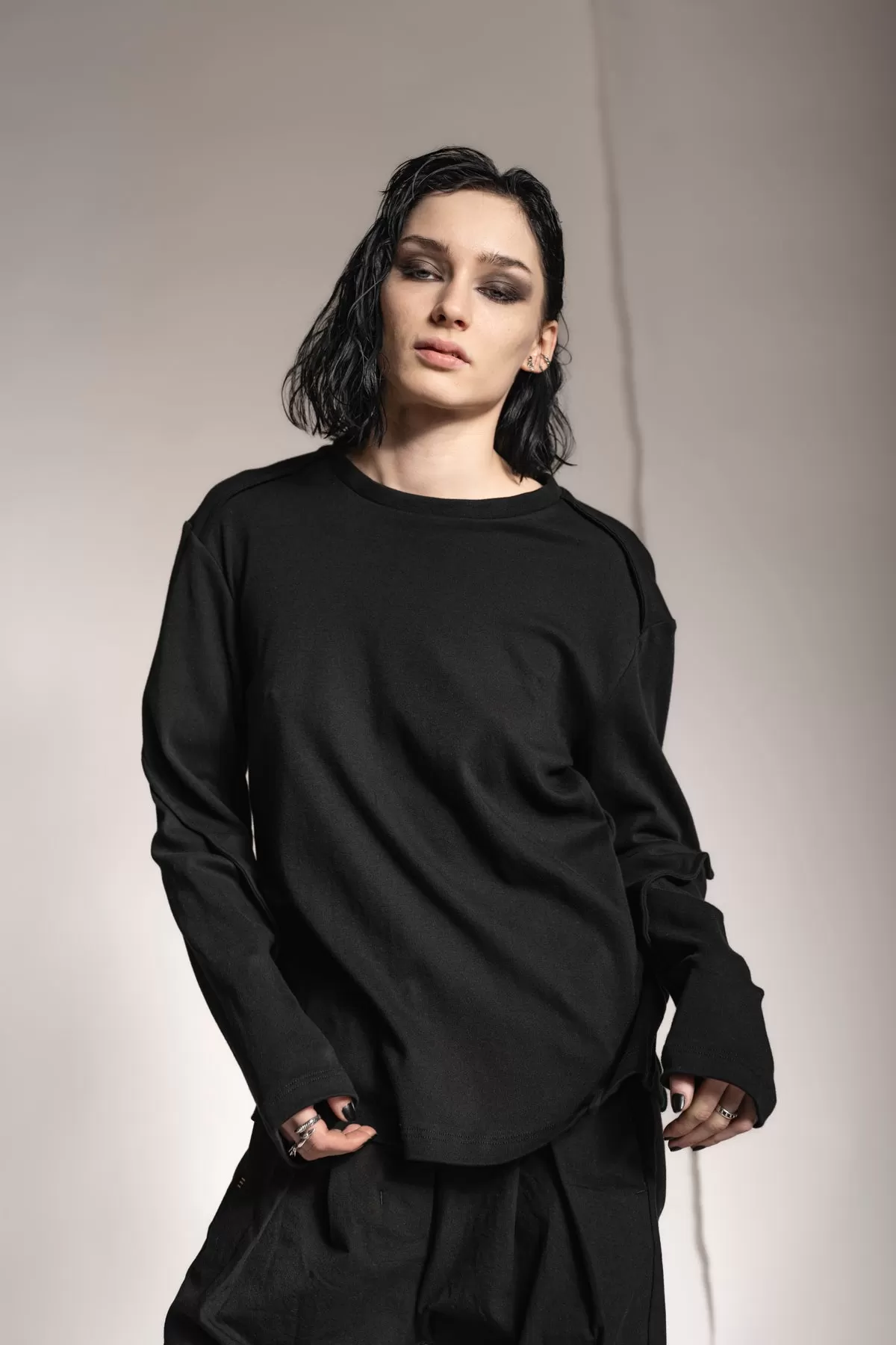 eigensinnig wien | Tyche | Eleganter Designer Pullover in Schwarz aus Baumwolle