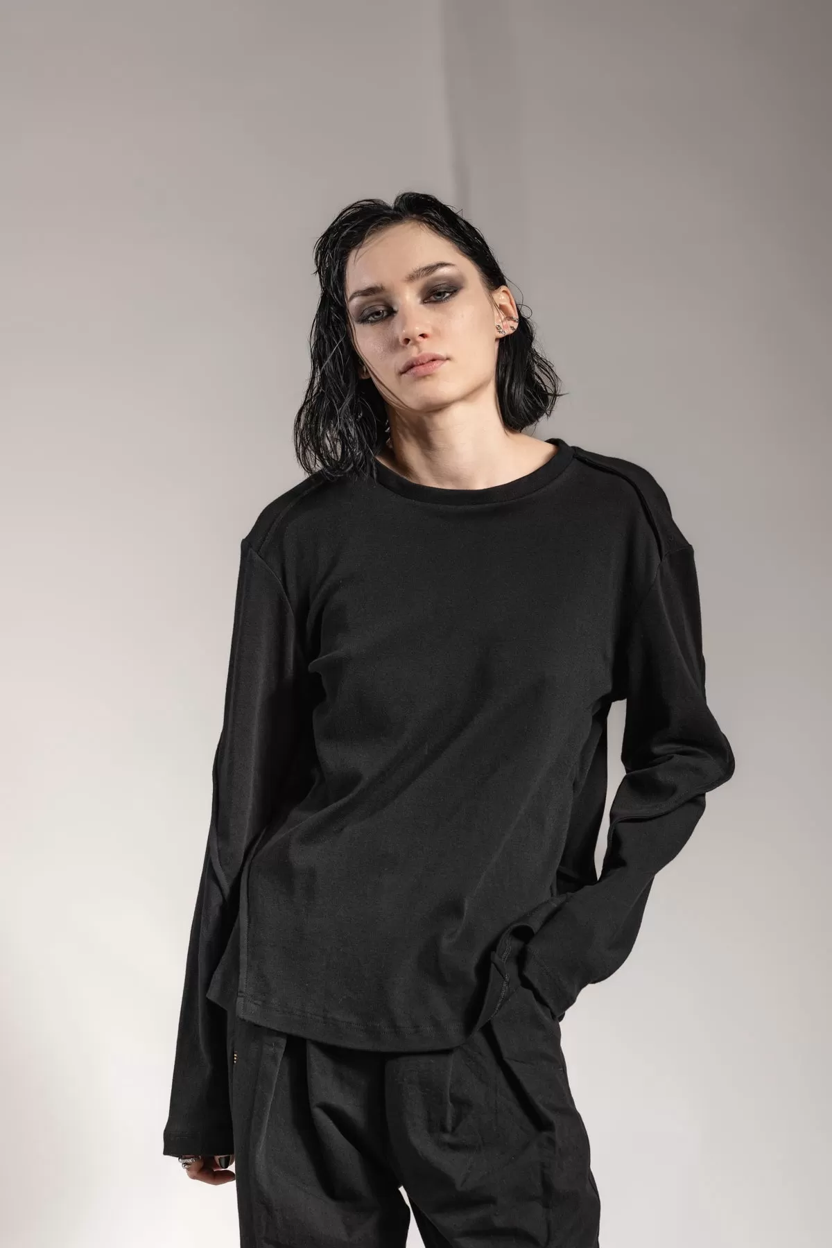 eigensinnig wien | Tyche | Eleganter Designer Pullover in Schwarz aus Baumwolle