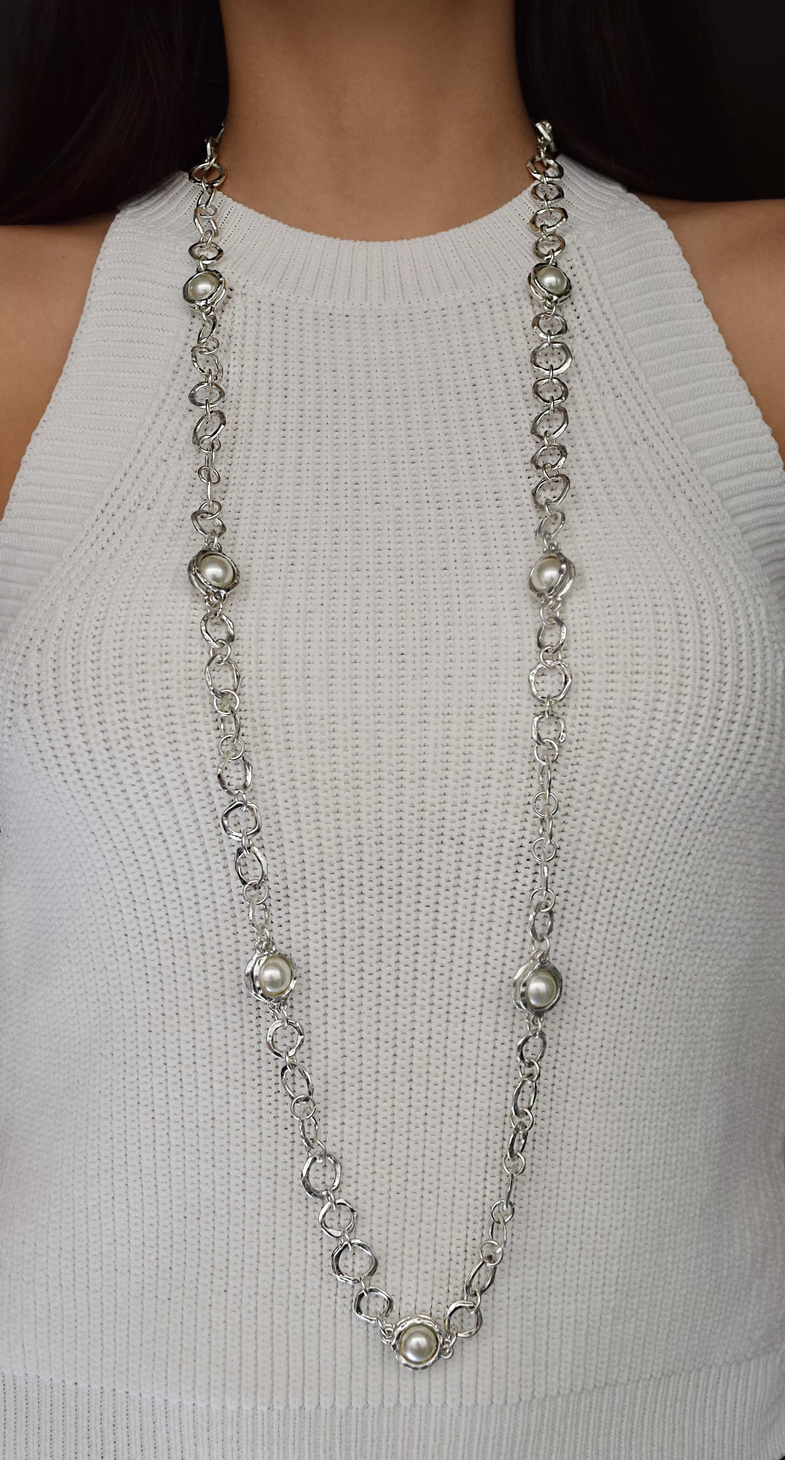 Luminous pearl station necklace