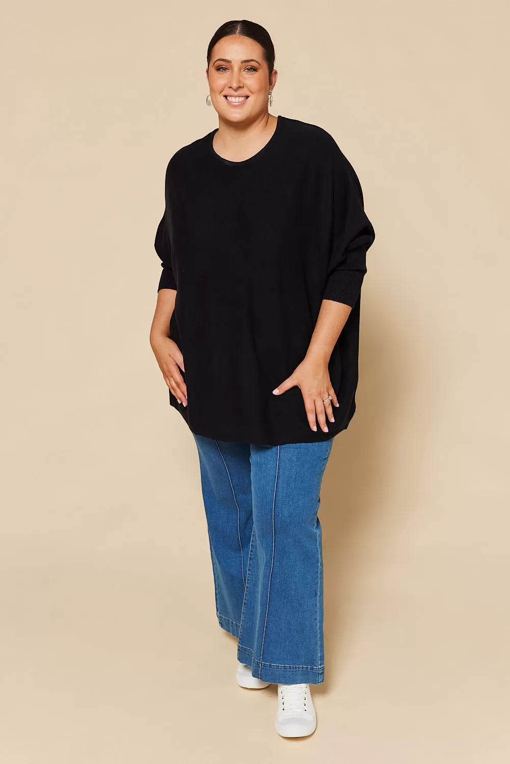 Mia Oversized Jumper in Black