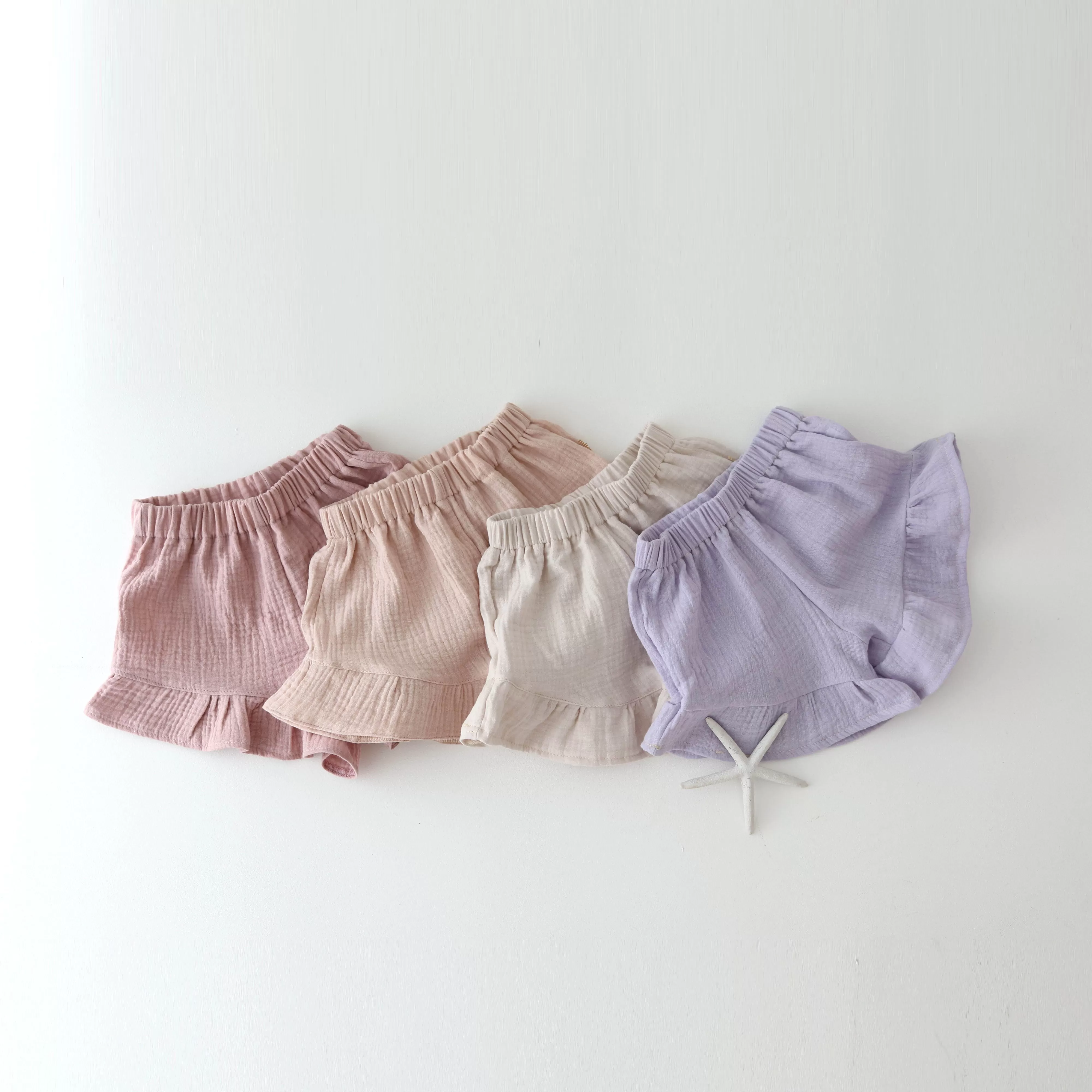 Muslin shorts with a ruffle - PASTEL LILAC