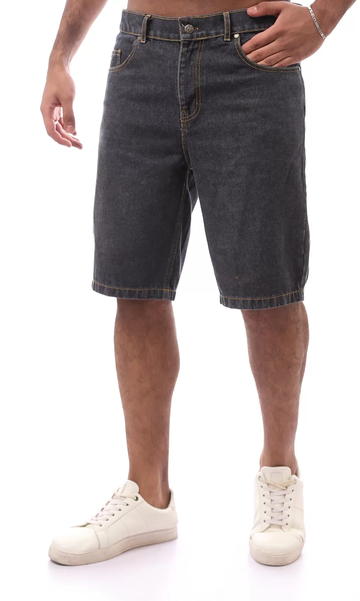 O165562 Men Shorts