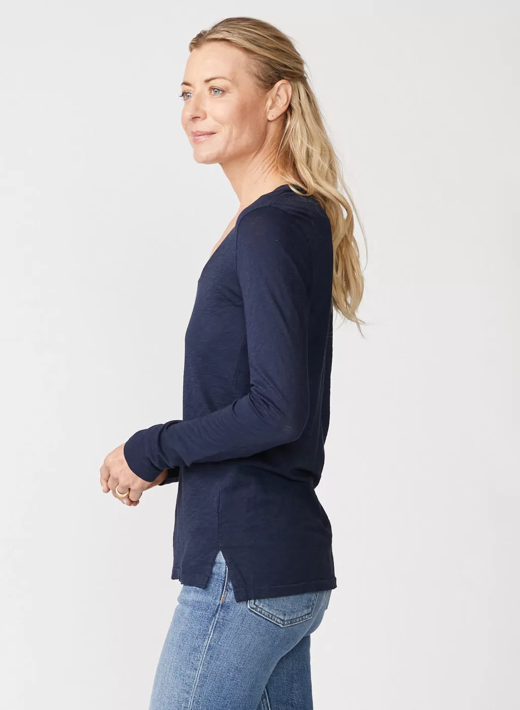 Supima Slub Jersey Long Sleeve V-Neck in New Navy