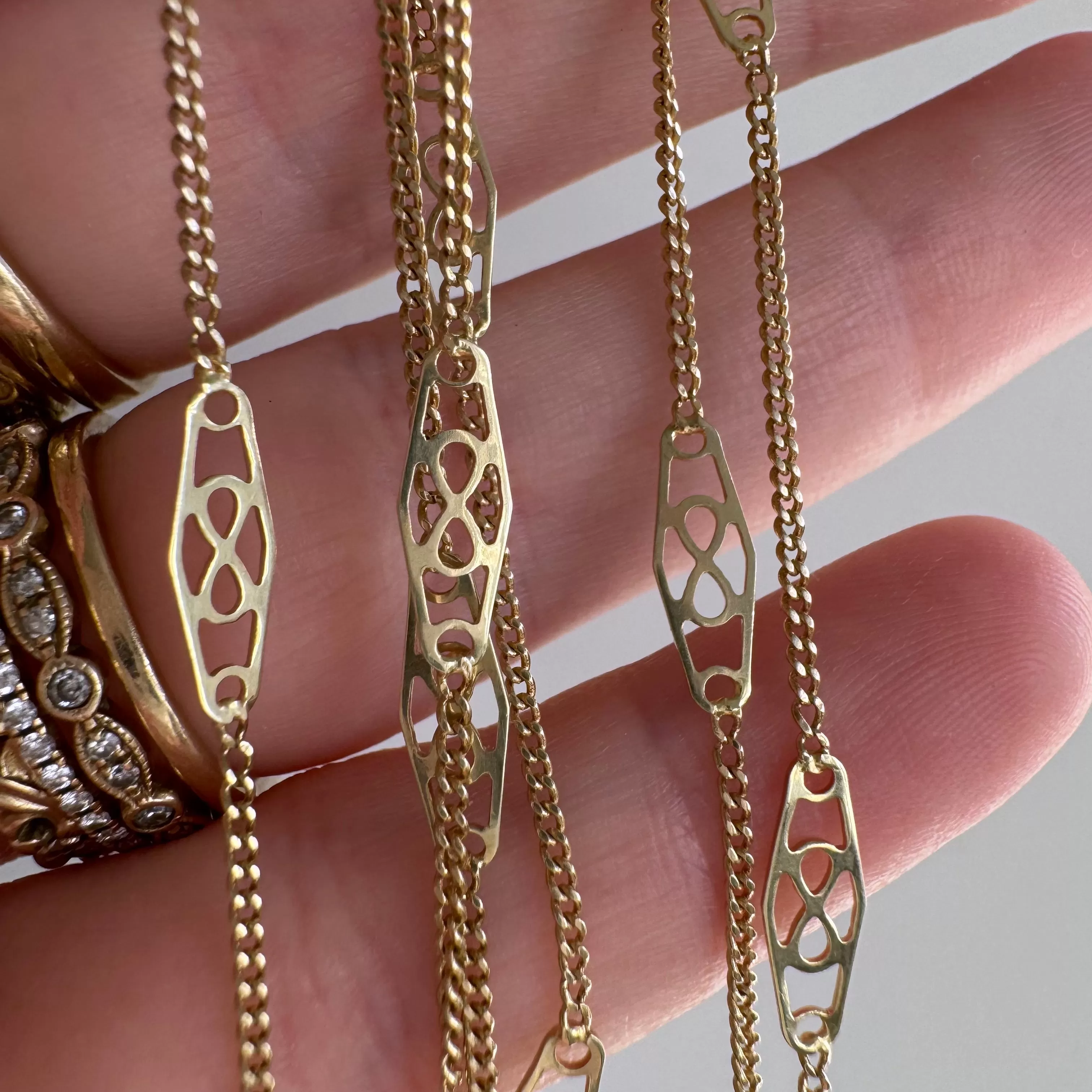 V I N T A G E // deco infinity / 14k yellow gold filigree and curb station chain necklace / just shy of 19.5, 3g